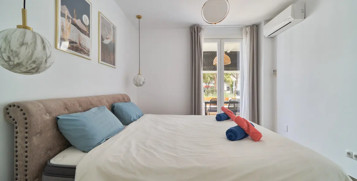 Sale of middle floor apartment in Elviria 26