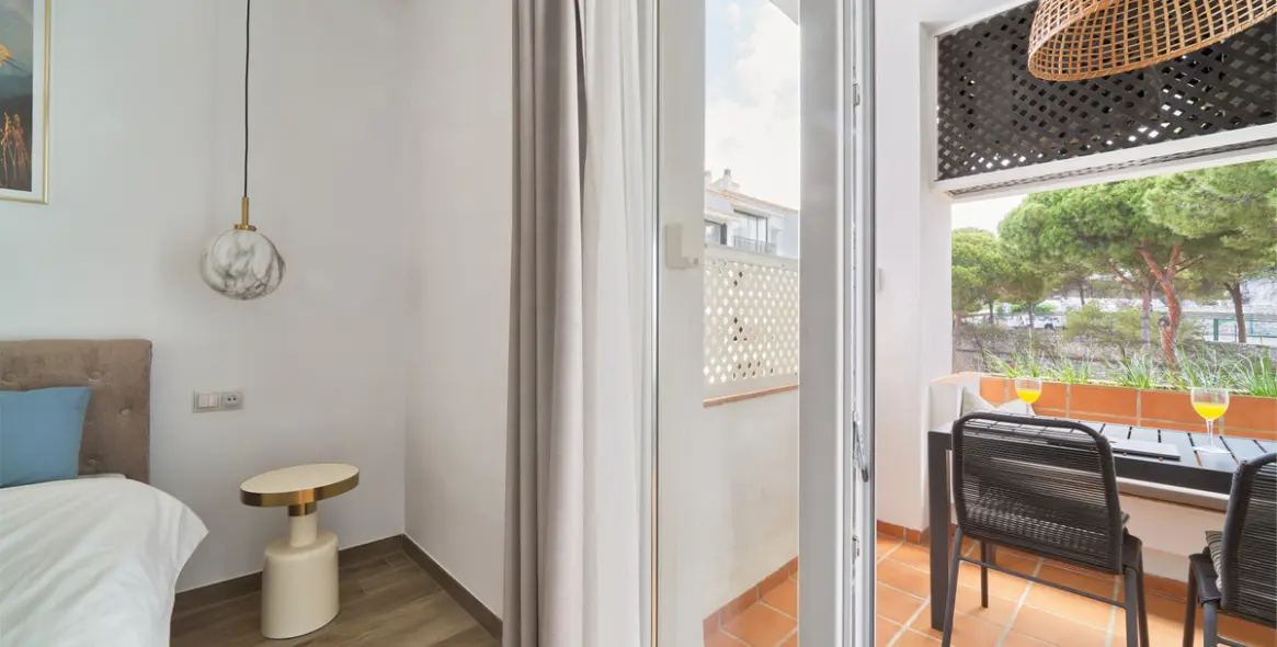 Sale of middle floor apartment in Elviria 28