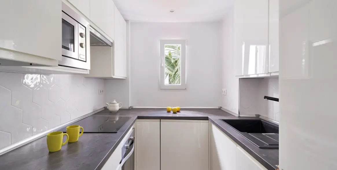 Sale of middle floor apartment in Elviria 35