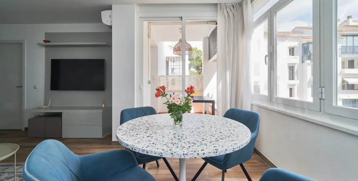 Sale of middle floor apartment in Elviria 40