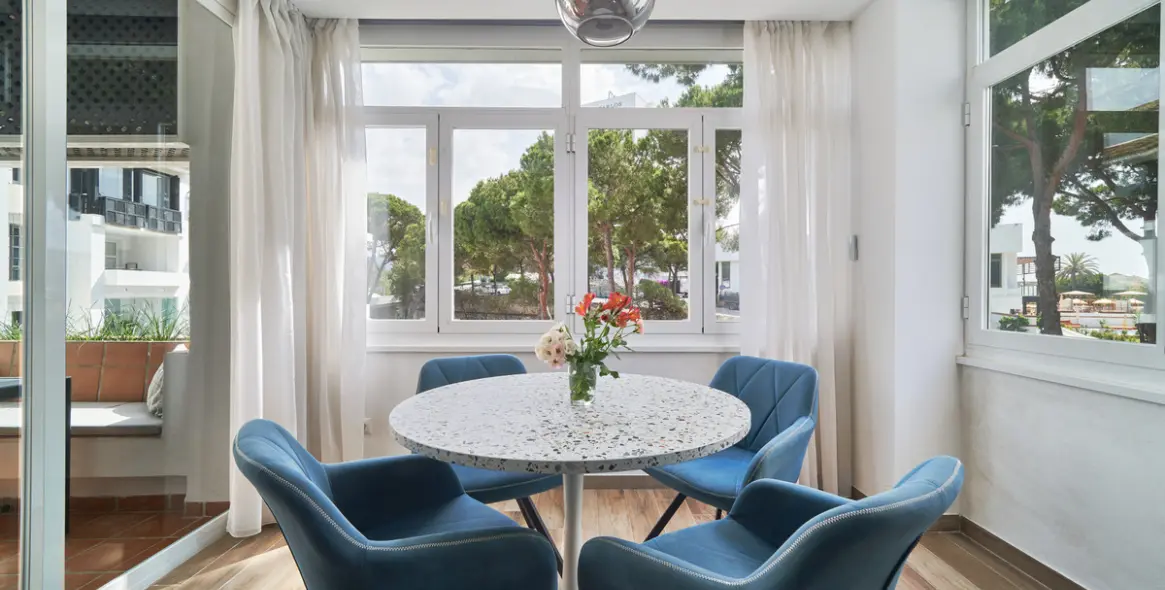 Sale of middle floor apartment in Elviria 44