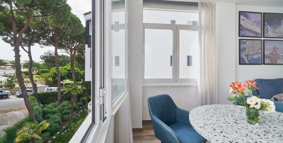 Sale of middle floor apartment in Elviria 46