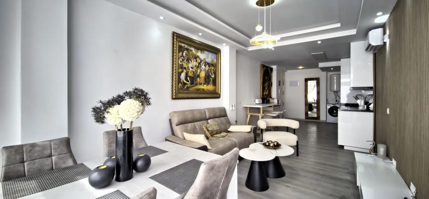 Sale of middle floor apartment in Marbella 2