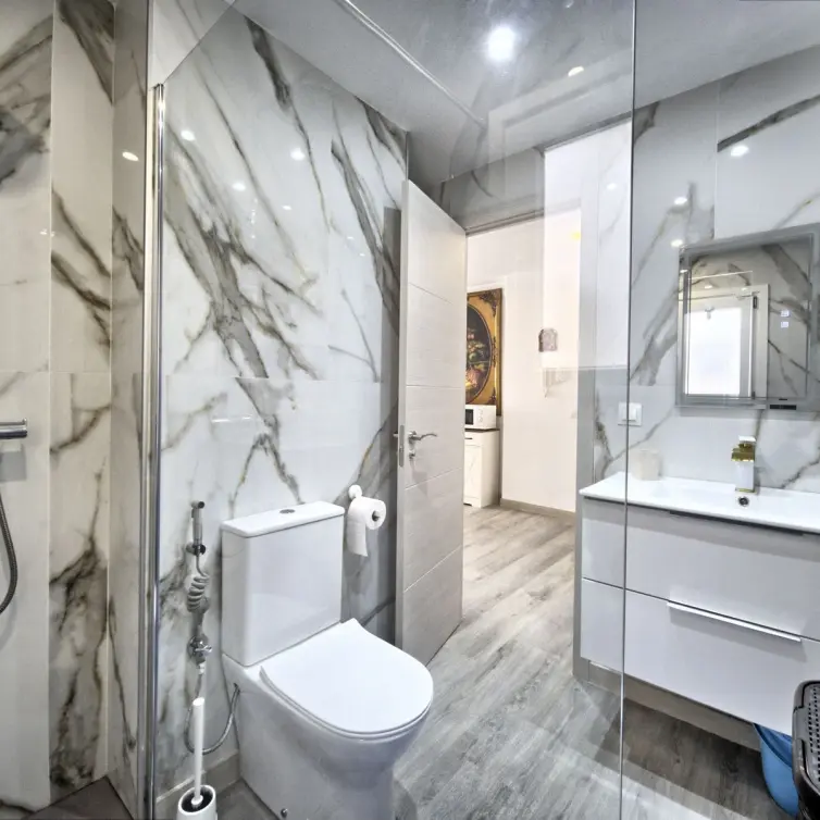 Sale of middle floor apartment in Marbella