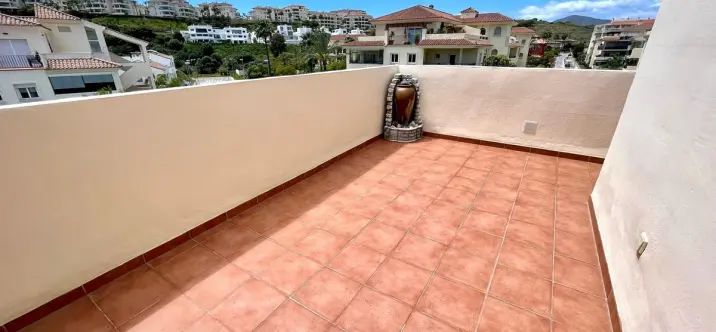 Sale of penthouse in Mijas 3