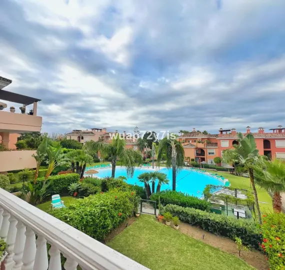 Middle floor apartment R5121478