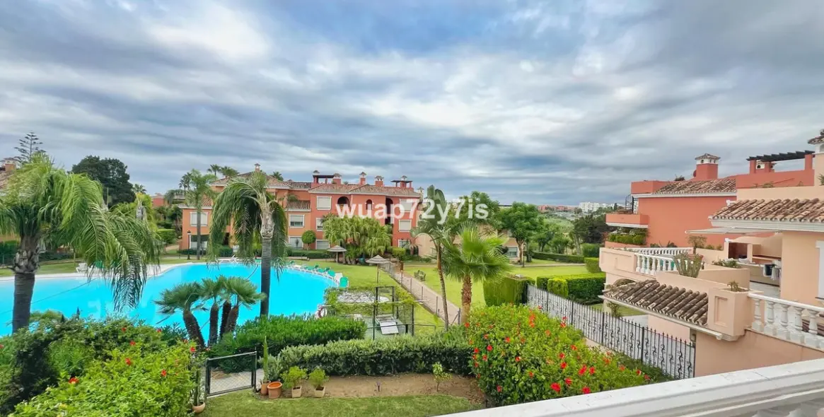 Продажа апартаментов на среднем этаже в Estepona (район Estepona) 2