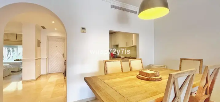 Middle floor apartment R5121478 3