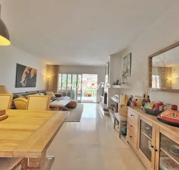 Middle floor apartment R5121478