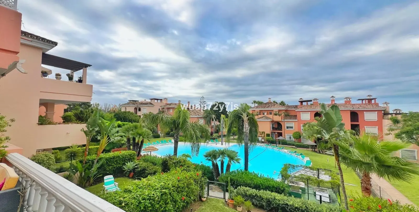 Sale of middle floor apartment in Costalita 1