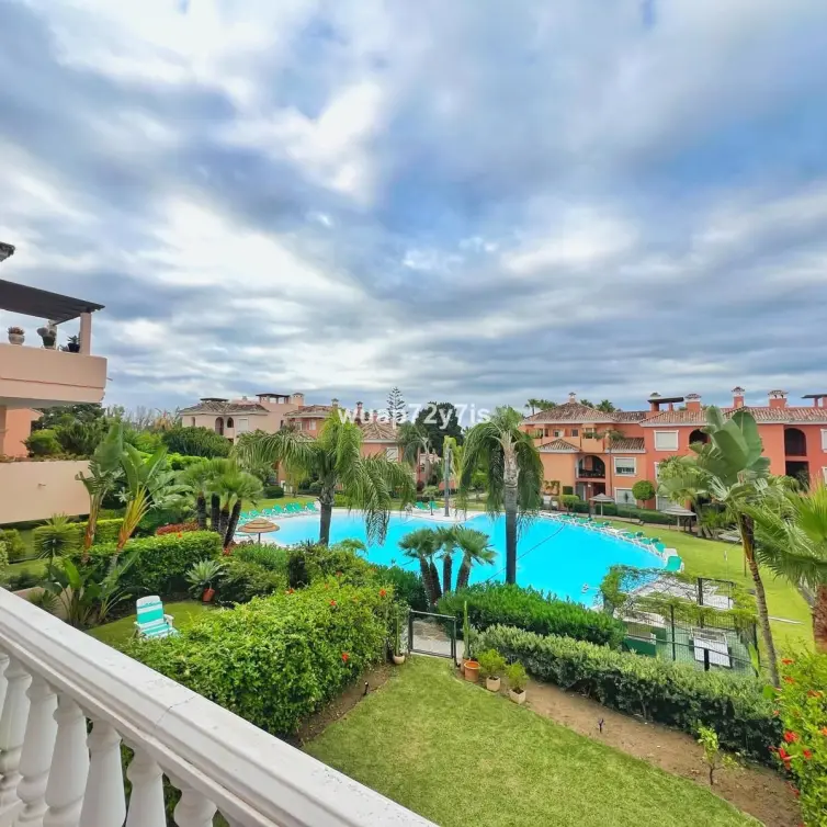 Sale of middle floor apartment in Costalita