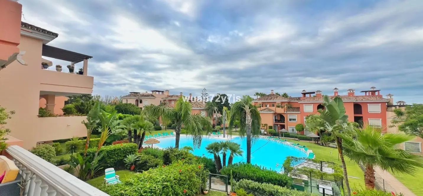 Sale of middle floor apartment in Costalita 0