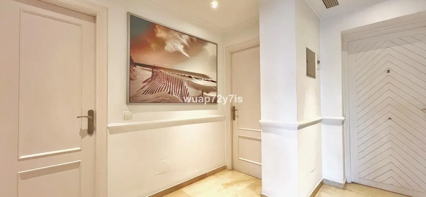 Sale of middle floor apartment in Costalita 2