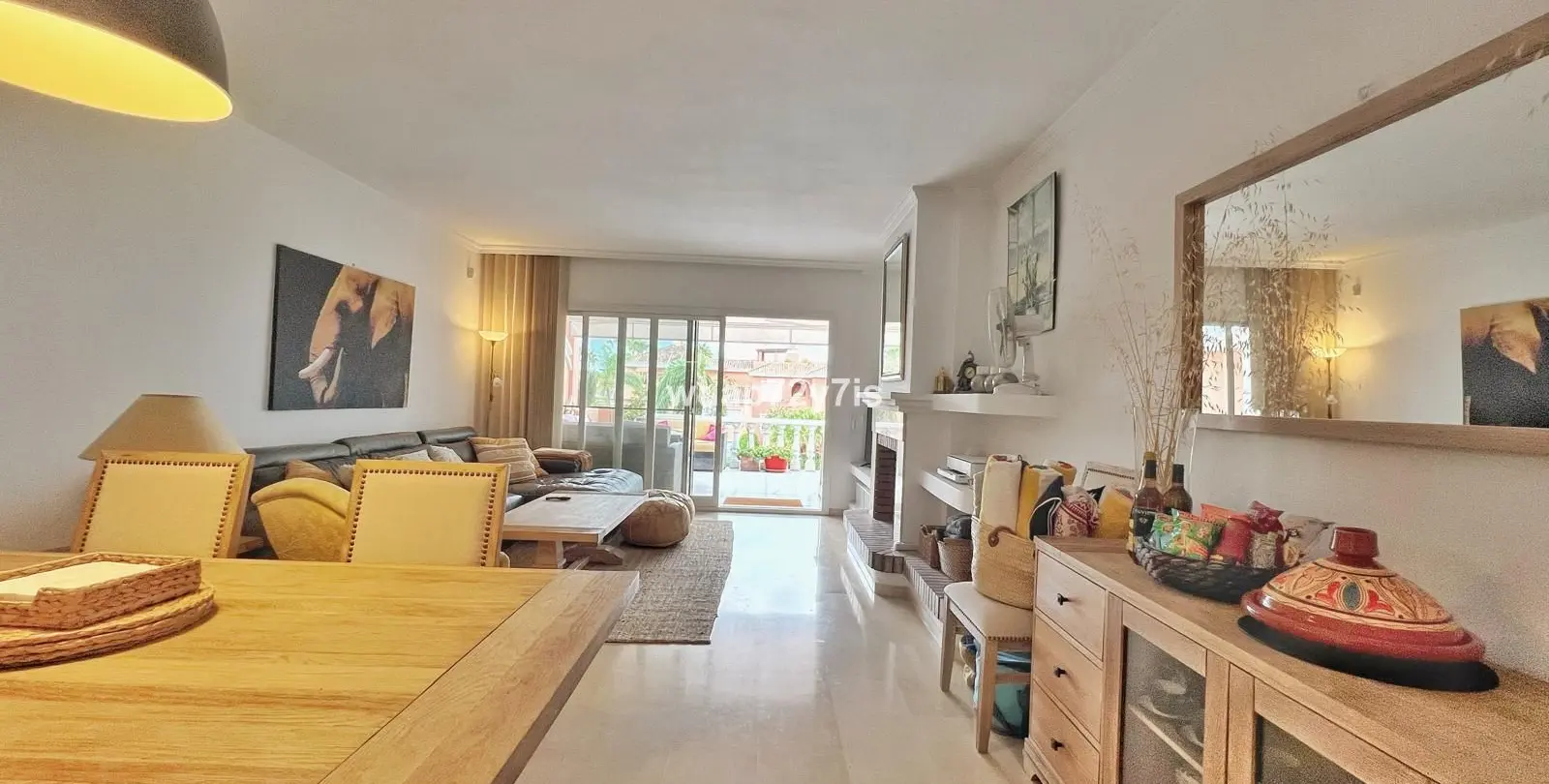 Sale of middle floor apartment in Costalita 5