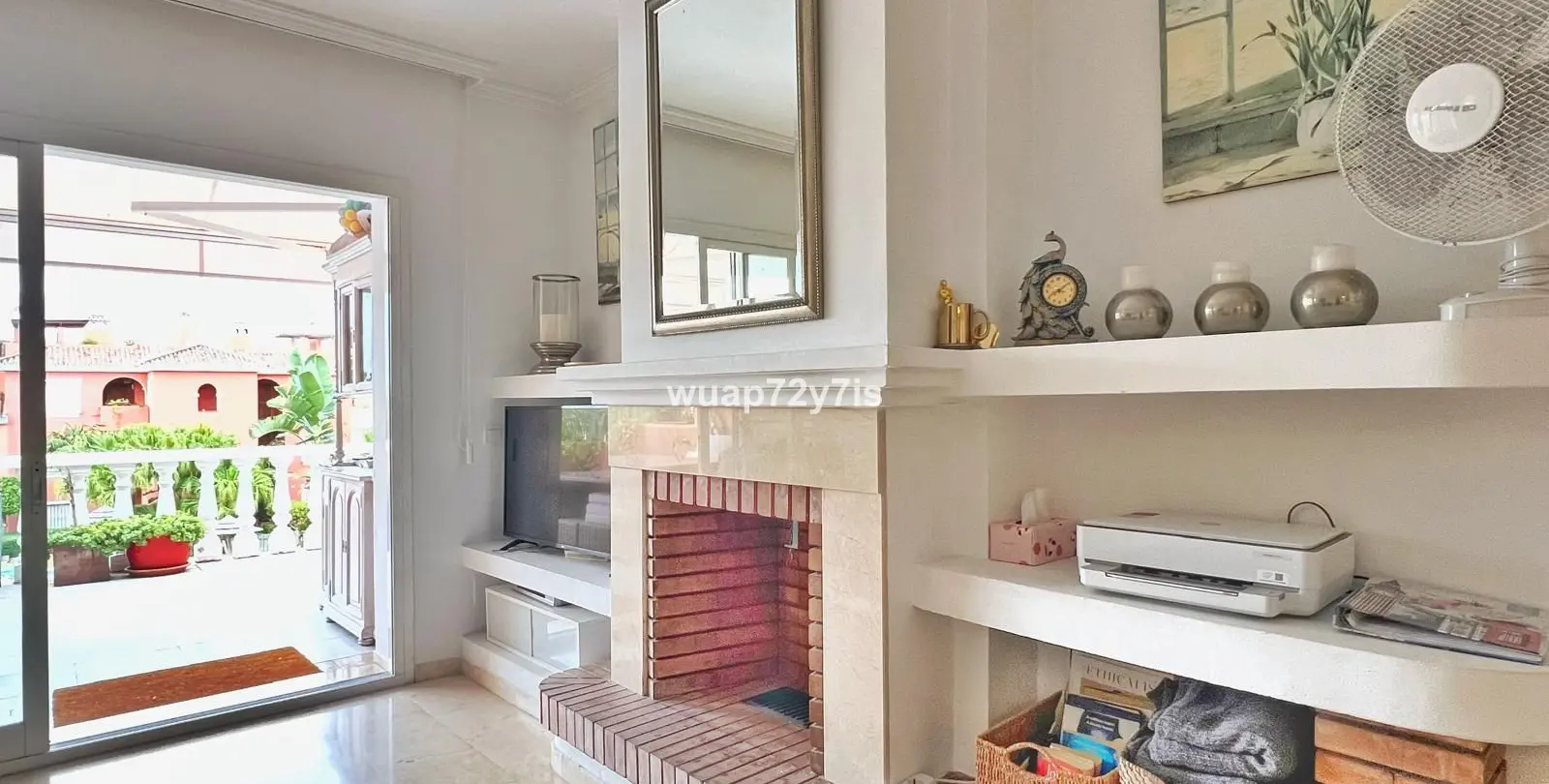 Sale of middle floor apartment in Costalita 7