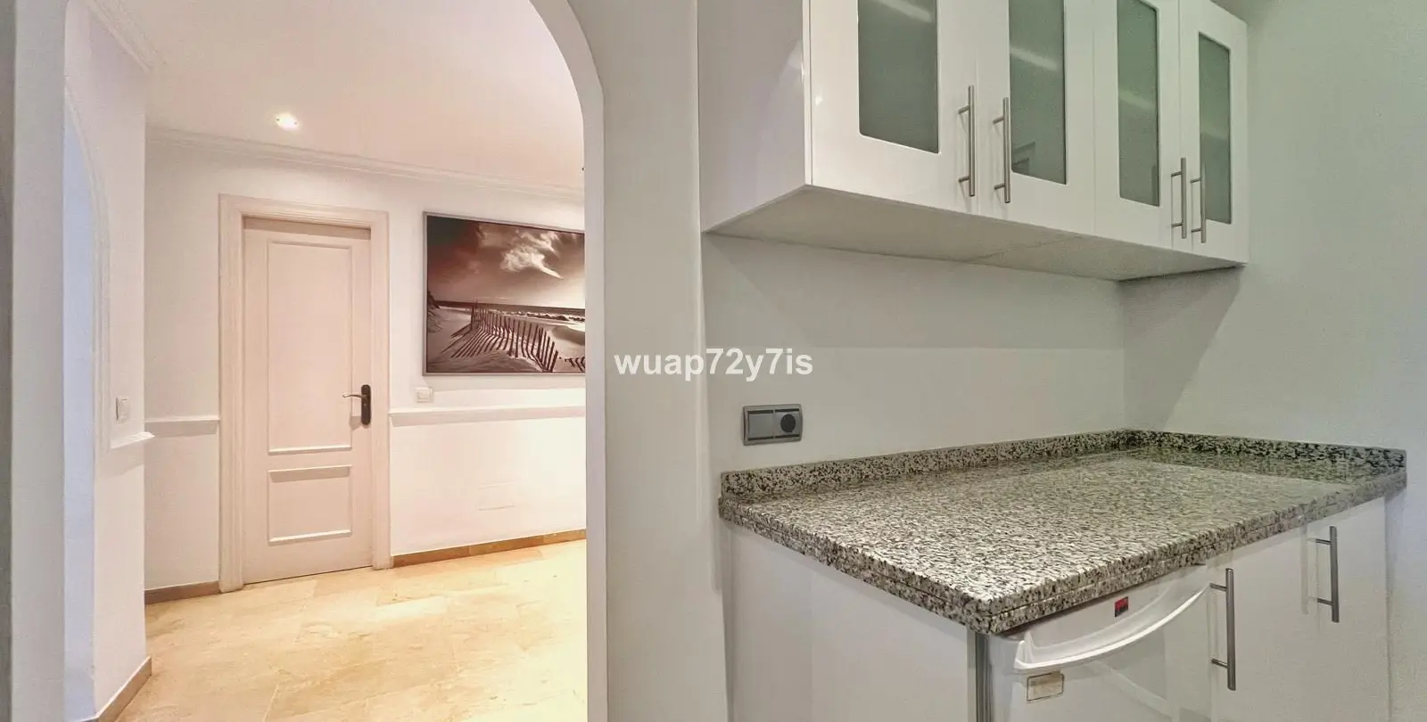 Sale of middle floor apartment in Costalita 8