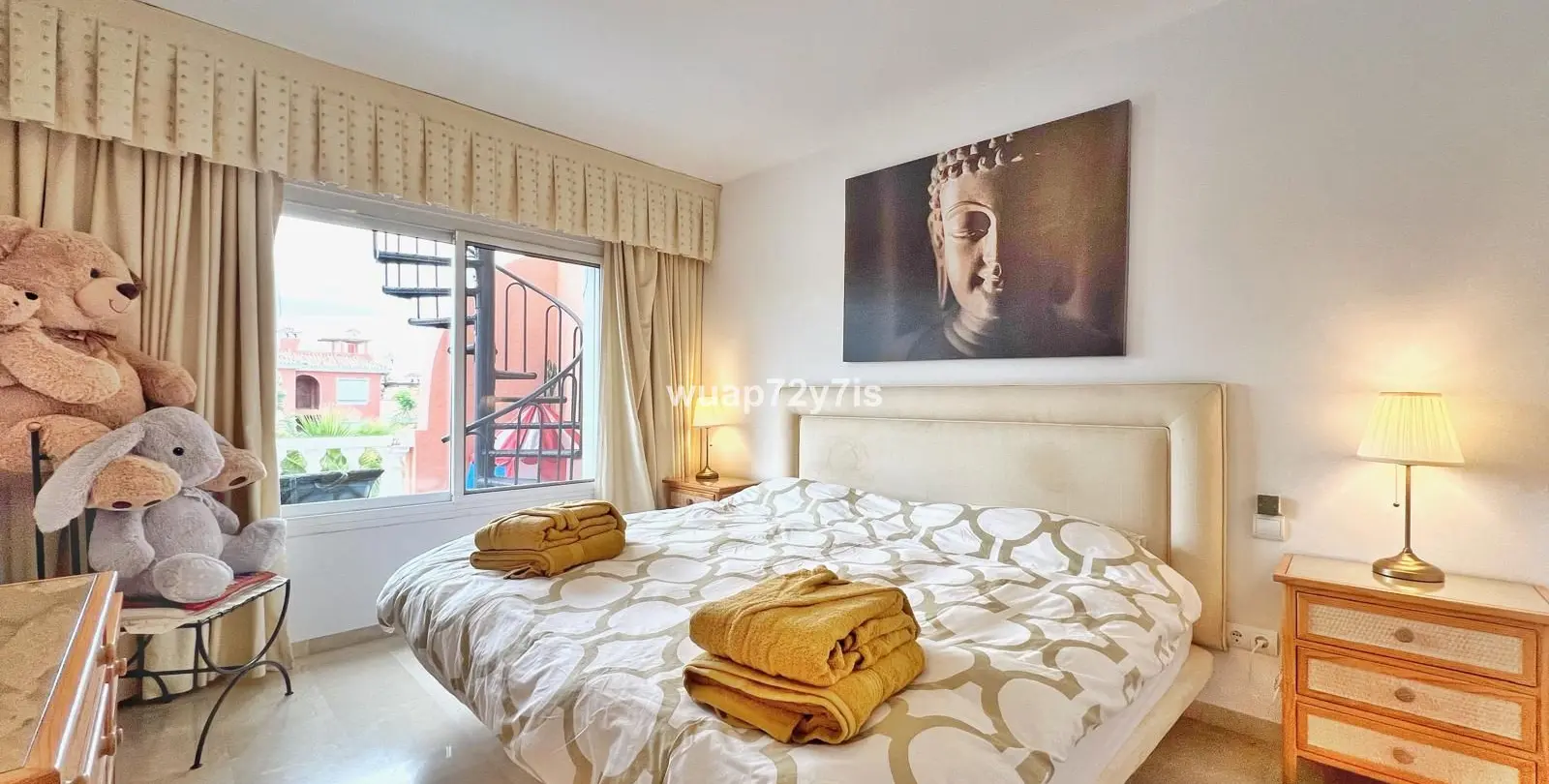 Sale of middle floor apartment in Costalita 13