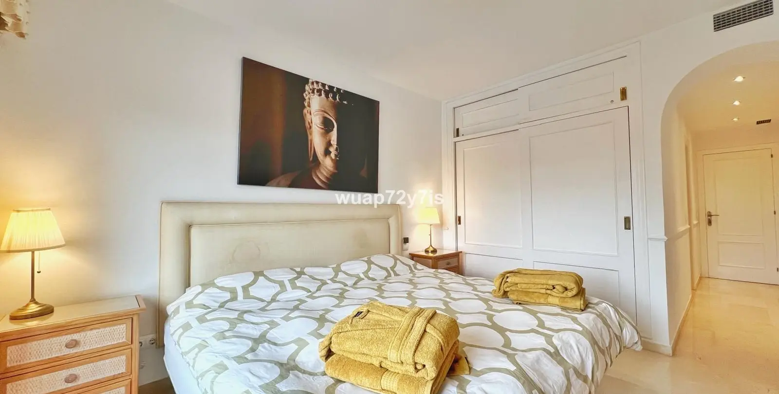 Sale of middle floor apartment in Costalita 14
