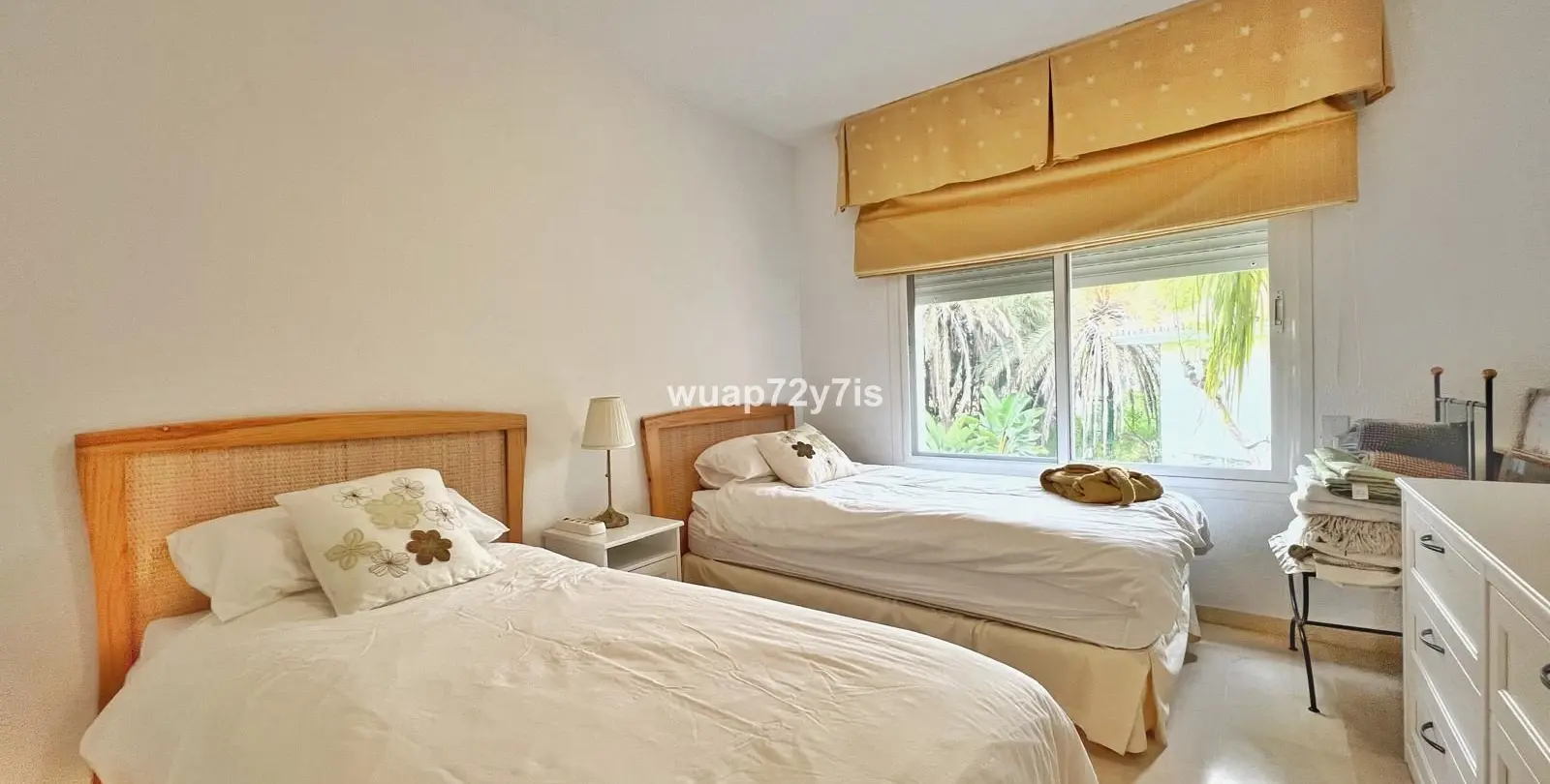 Sale of middle floor apartment in Costalita 16
