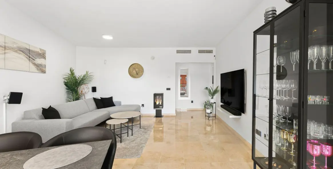 Sale of middle floor apartment in Torreblanca 11