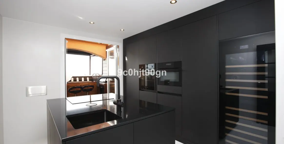 Sale of penthouse duplex in Elviria 9