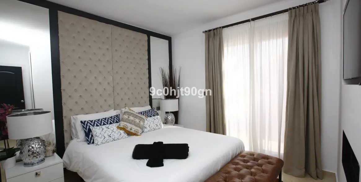 Sale of penthouse duplex in Elviria 11