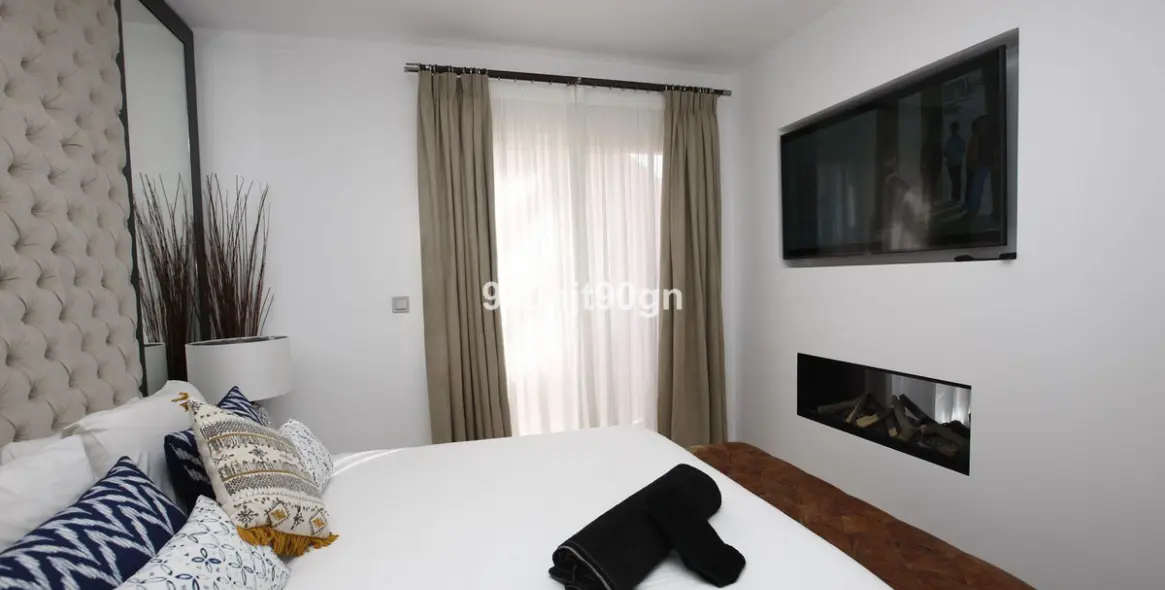 Sale of penthouse duplex in Elviria 12