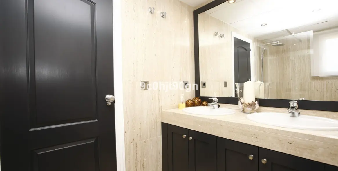 Sale of penthouse duplex in Elviria 14