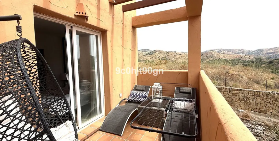 Sale of penthouse duplex in Elviria 16