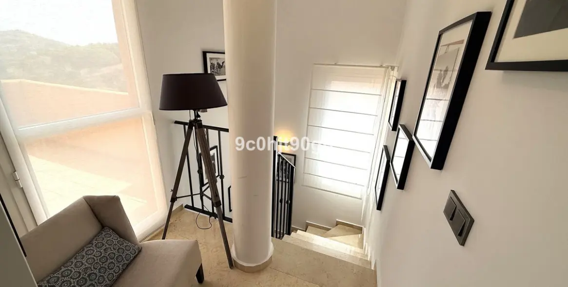 Sale of penthouse duplex in Elviria 20