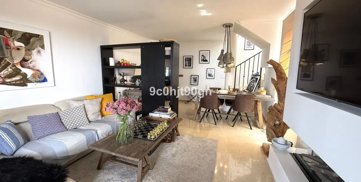 Продажа двухуровневого пентхауса в Elviria 1