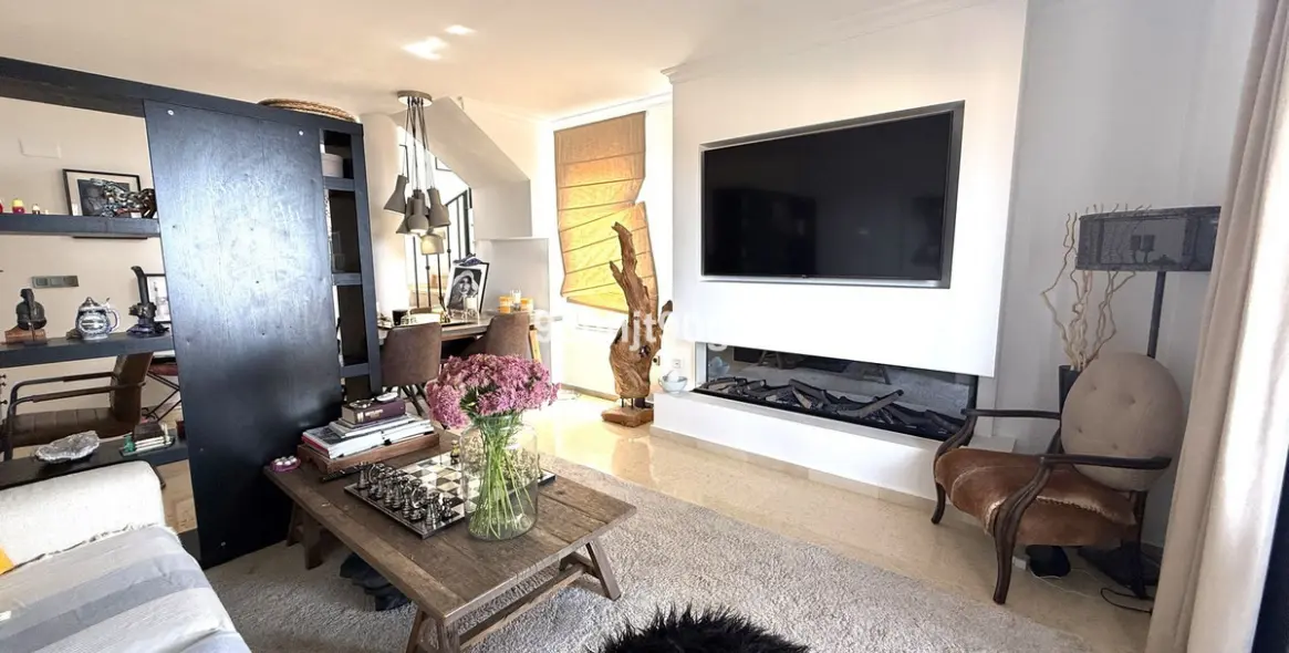 Продажа двухуровневого пентхауса в Elviria 4