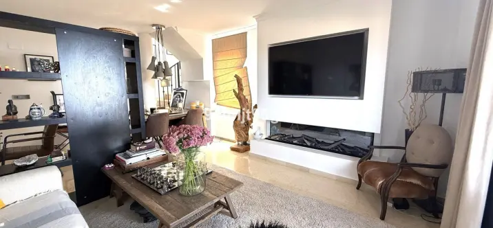 Продажа двухуровневого пентхауса в Elviria 3