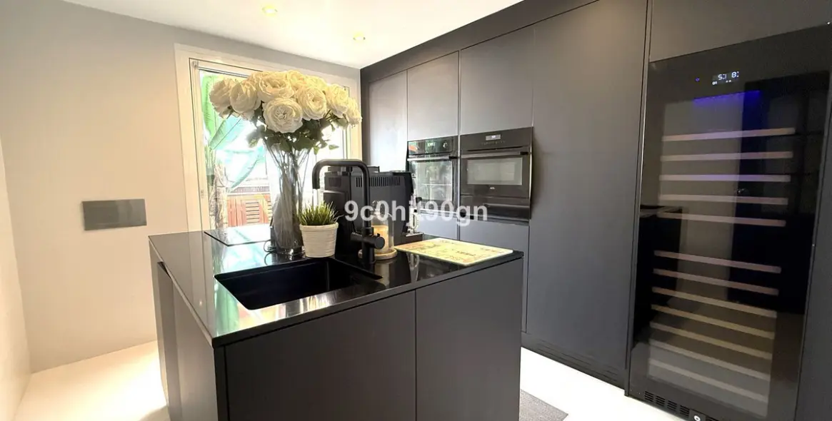 Продажа двухуровневого пентхауса в Elviria 8