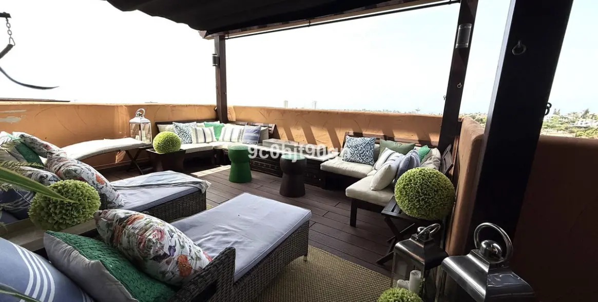 Продажа двухуровневого пентхауса в Elviria 18