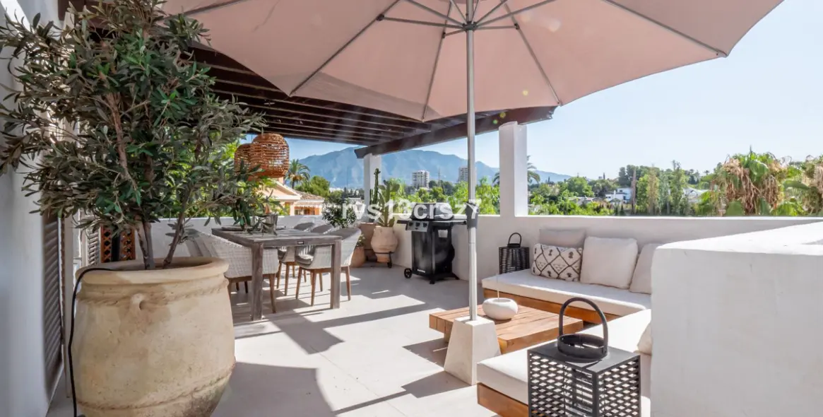 Продажа апартаментов на среднем этаже в Nueva Andalucía 2