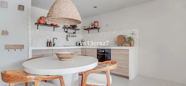 Sale of middle floor apartment in Nueva Andalucía 2