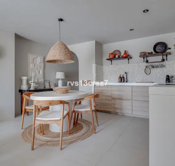 Sale of middle floor apartment in Nueva Andalucía
