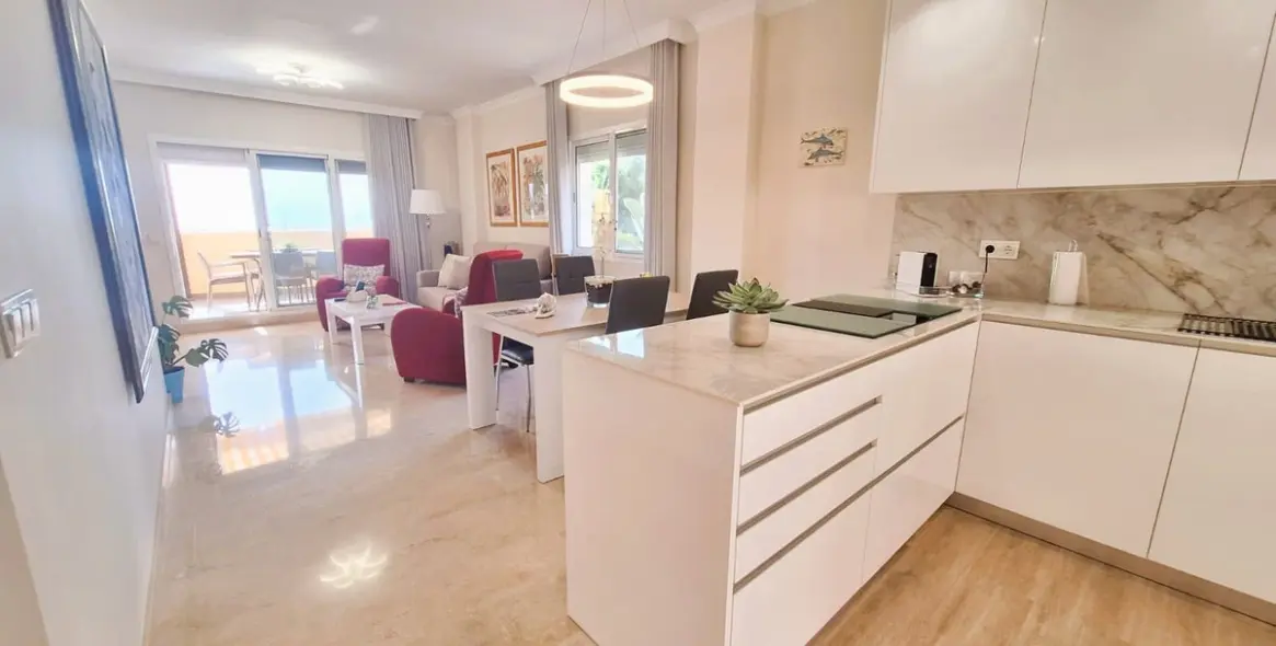 Sale of duplex in Elviria 2