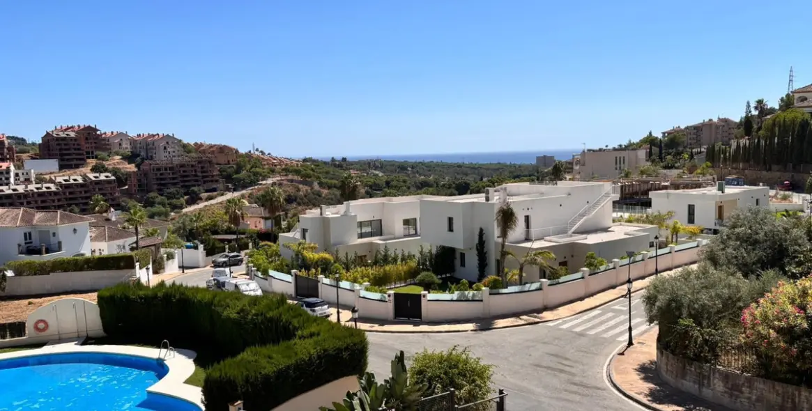 Sale of duplex in Elviria 5