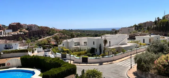 Sale of duplex in Elviria 4