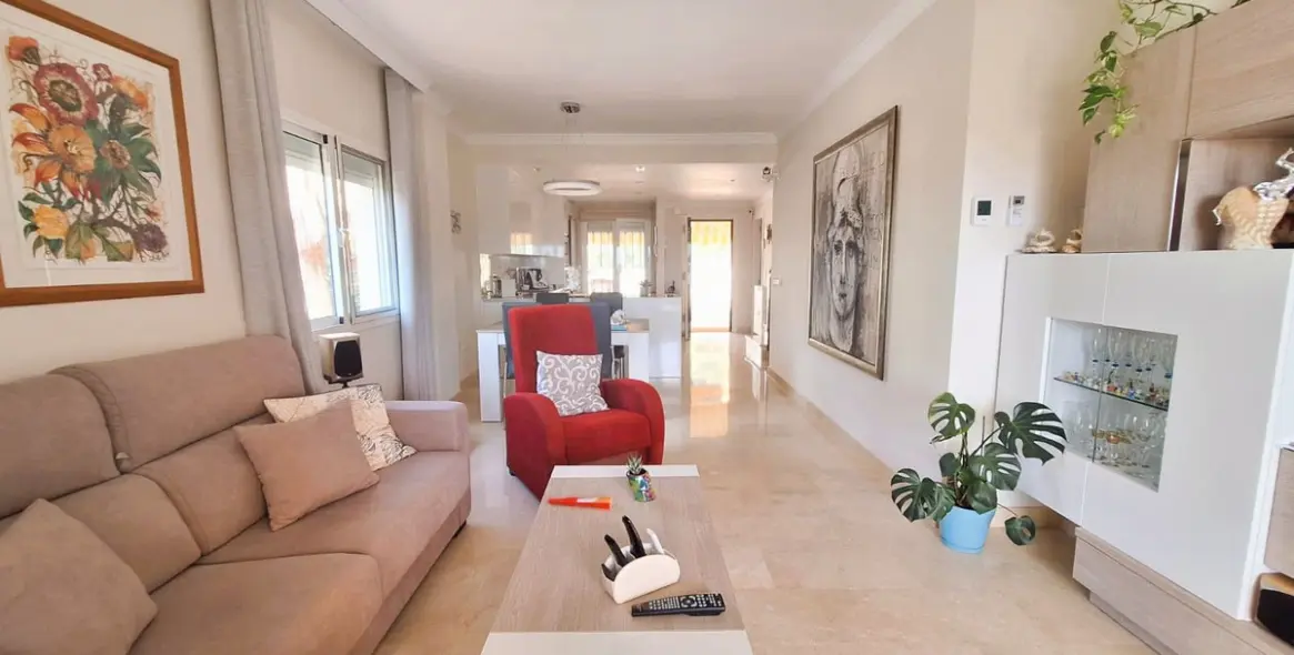 Sale of duplex in Elviria 9