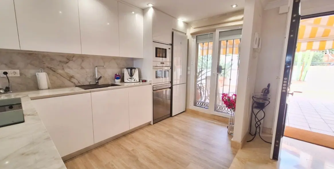 Sale of duplex in Elviria 14