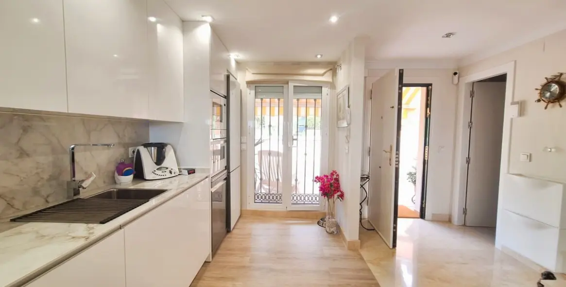 Sale of duplex in Elviria 15