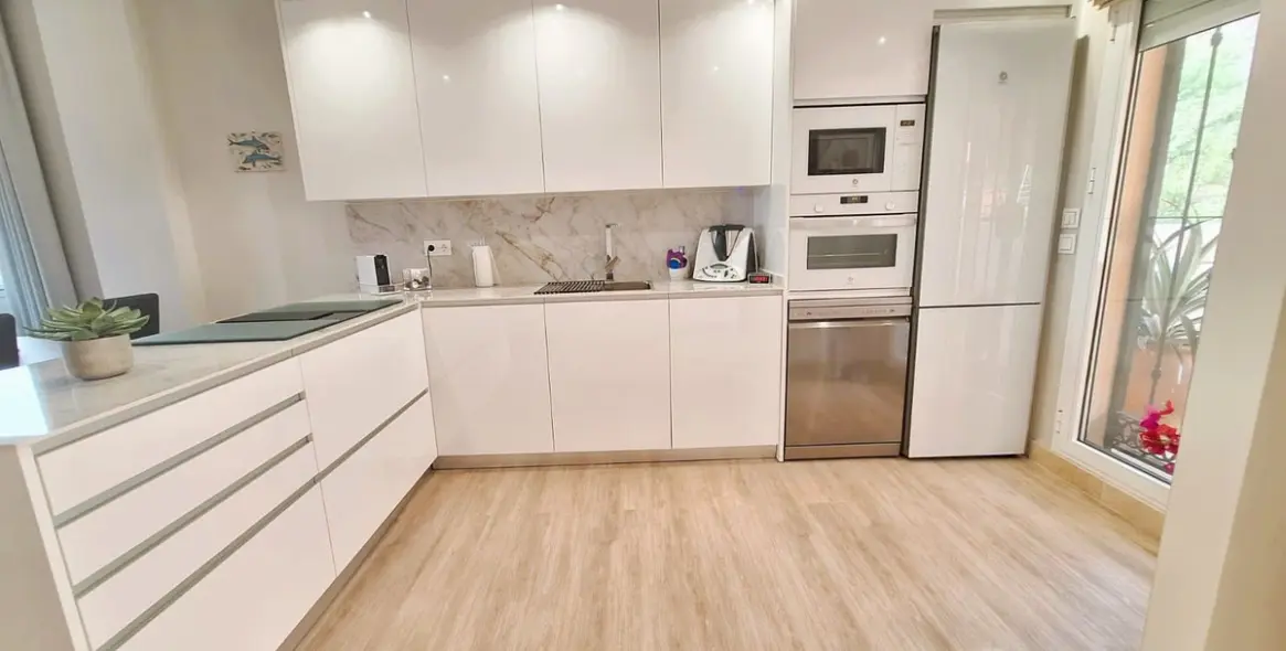 Sale of duplex in Elviria 16