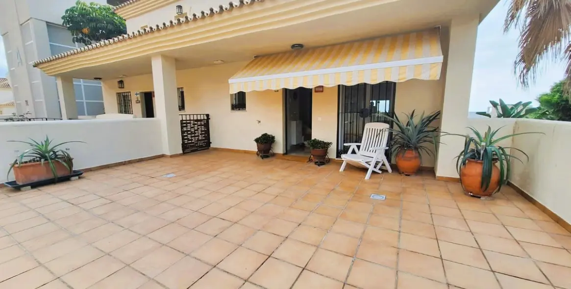 Sale of duplex in Elviria 18