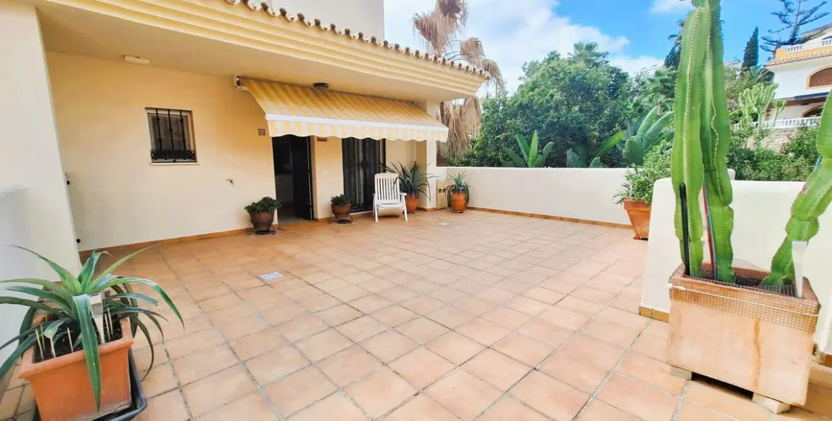 Sale of duplex in Elviria 19