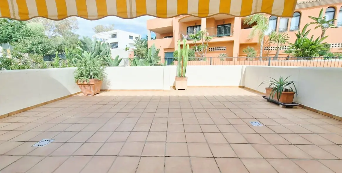 Sale of duplex in Elviria 20