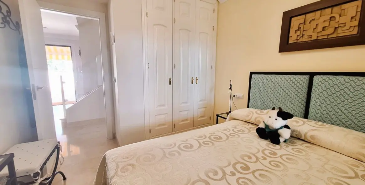 Sale of duplex in Elviria 23