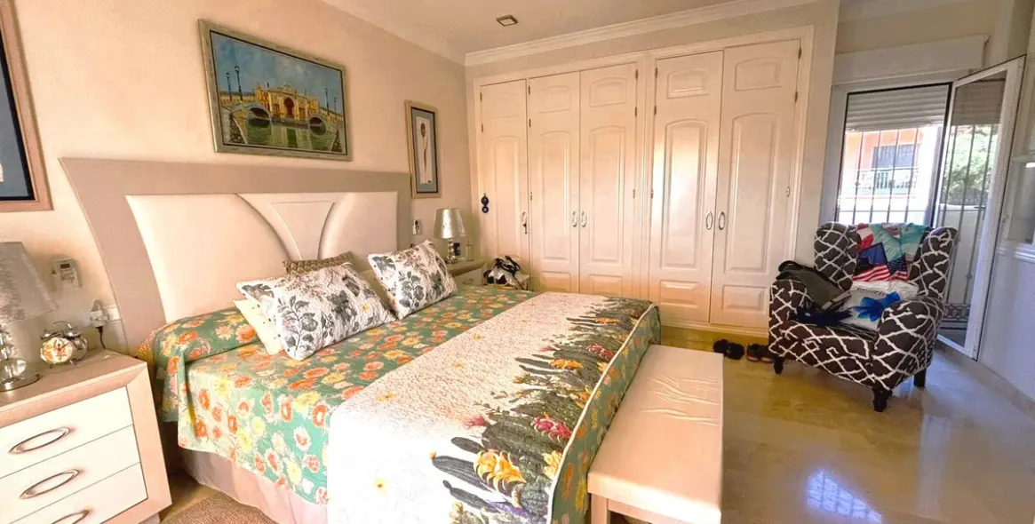 Sale of duplex in Elviria 26